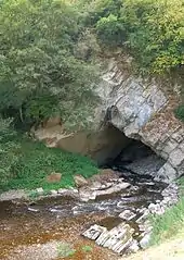 Durch den Gouffre (= Abgrund) verschwindet der Fluss im Berg.