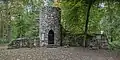 Staffagebau in Form einer gotisierten Ruine