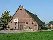 Hof Hellgrund - Koelbel- Fachhallenhaus mit Anbau- Dorfstraße 6753.700729.64861         Foto: 2007