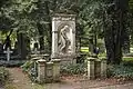 Deutsch-Französischer Garten, Ehrental, Grabanlage des Oberstleutnants und Kommandeurs des Saarbrücker Ulanen-Regiments „Großherzog Friedrich von Baden“ (Rheinisches) Nr. 7 Maximilian Freiherr Roth von Schreckenstein (* 1831, † 1875)