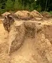 An der freigelegten Stelle im Grabhügel befand sich ursprünglich eine Urne