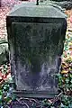 Unterteil eines Grabmals vom alten Gutsfriedhof