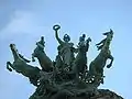 Figurengruppe oberhalb eines Einganges