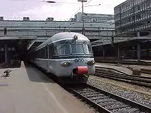 Modernisierter RAe TEE II, neu als RABe EC bezeichnet, in grauer Farbgebung und mit Abteilen zweiter Klasse