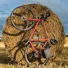Gravelbike mit 2x11 GRX Gruppe, 40mm tubeless Reifen, Stahlrahmen