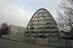 Temperierthaus (rechts) und Kalthaus (links)