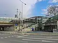 Bahnhofsvorplatz und Zugang zu Bahnsteig 1.