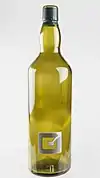 RFID-Tag, verborgen unter dem Etikett einer Spirituosenflasche