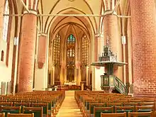 Kanzel und Altar