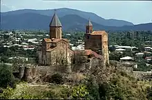 Kirche der Erzengel und der Königsturm in Gremi