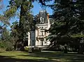 Herrenhaus am Ortsrand
