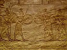 Darstellung der Scherden im großen Tempel von Abu Simbel(Original und Zeichnung nach James H. Breasted)