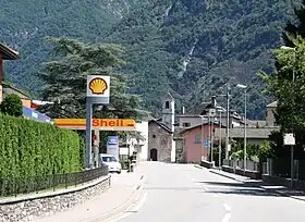 Einfahrt nach Grono von Süden