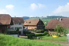 Bauernhäuser im Dorfzentrum von Grossdietwil
