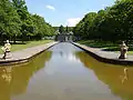 Kanal und Grotte im Schlosspark