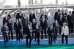 Obama, Merkel, Sarkozy, Brown, Berlusconi und andere Staatschefs vor der Brücke