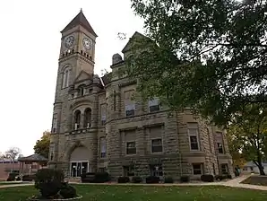 Das Grundy County Courthouse in Grundy Center, seit 1981 im NRHP gelistet