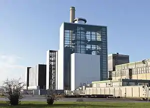 2016 – nach Fertigstellung des Block Fortuna mit Stadtfenster. Rechts alte Anlagen.
