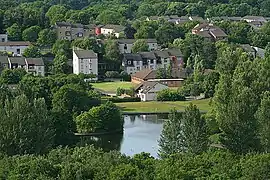 Blick über einen künstlichen See im Tweedbank Park