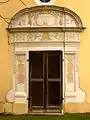 Kirchenportal (dat. 1725)