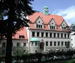 Der unter Denkmalschutz stehende Altbau des Gymnasiums in Münchberg