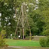 Hölzerner Bohrturm