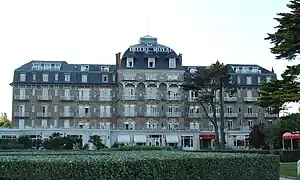Hôtel Royalmit neoromanischen Stilelementen