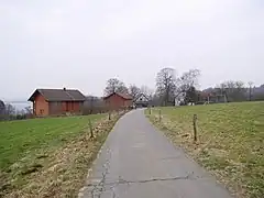 Ortsansicht von Höhe, im Hintergrund  die Bevertalsperre