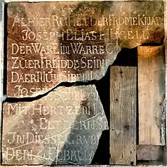 Im Altartisch: Rest Grabplatte Sohn Joseph Elias (1736–1743)