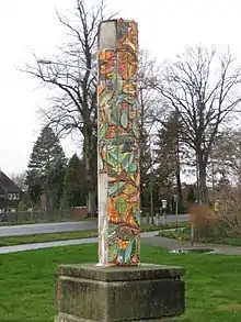 Stele Keramikvögel