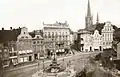 Klingenberg, um 1880. Hinter dem 1935 abgebauten neugotischen Brunnen Lübecks Nobelhotel Stadt Hamburg, das 1942 durch Fliegerbomben zerstört wurde