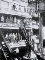 Mitglieder der Lübecker Oper im zerschossenen Liller Theater