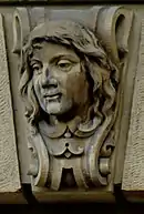 Gesicht mit langen Haaren