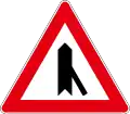 A04-03: Vorfahrt – Einmündung von rechts (im spitzen Winkel)