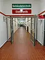 Gang im Werkstättentrakt