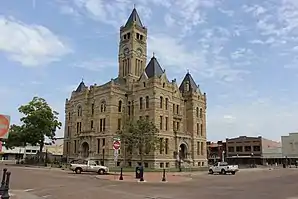 Das Lavaca County Courthouse in Hallettsville, gelistet im NRHP mit der Nr. 71000945