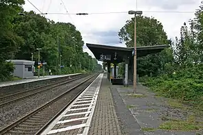 Bahnsteige des Haltepunktes Essen-Kray Süd,links Gleis 1 nach Essen, rechts Gleis 2 nach Bochum, 2014