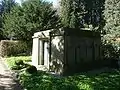 Mausoleum von Hänisch(→Lage53.5534638888899.8425944444444)