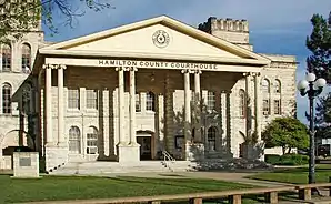 Das Hamilton County Courthouse in Hamilton, gelistet im NRHP mit der Nr. 80004125