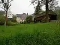 Hammerbrücke aus Holz und überdacht
