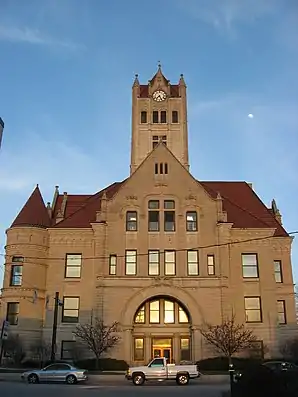 Das Hancock County Courthouse in Greenfield, Teil des Greenfield Courthouse Square Historic Districts, gelistet im NRHP