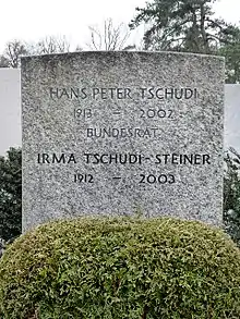 Hans-Peter Tschudi-Steiner (1913–2002) Dr. jur., Professor a.o. für Arbeits- und Sozialversicherungs-recht, Politiker, Bundesrat-Innenminister, Bundespräsident, Grab auf dem Friedhof Hörnli, Riehen, Basel-Stadt