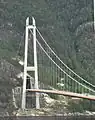 Hardangerbrücke mit Einfahrt in den Vallaviktunnel