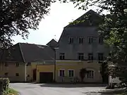 Das dem Schloss gegenüberliegende Amtsgebäude