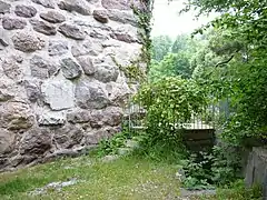 Eingang zum Beobachtungsbunker Hardturm an der Limmat. Der Hardturm gehörte im 14. Jahrhundert zur Verteidigungslinie Letzi der Stadt Zürich