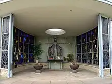 Schutzmantelmadonna, im Osten Harsewinkels