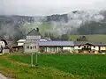 Südliche Ortseinfahrt Hart. Haus Nr. 3 und 8