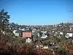 Blick von der Schlossruine, das rote Gebäude ist das Rathaus