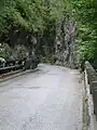 Das Naturdenkmal "Lange Brücke", eine Engstelle am Beginn der Ostrampe des Passes