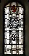 Chorfenster links: Wappen von Bern und Hasle, Passionsszene Christus fällt unter dem Kreuz